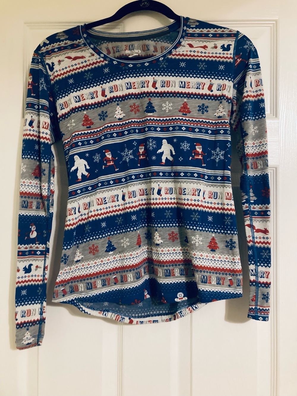 Brooks Run Merry Christmas Long Sleeve Active Top